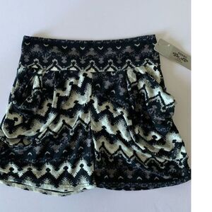 Indero‎ Women's Zigzag Pattern Shorts Size S/M Elastic Waistband